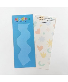 Marcapáginas olas azul de Fundación Aladina en detalle de papelería solidaria