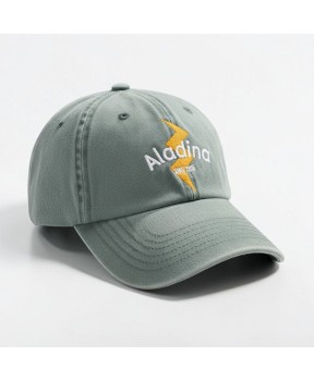 Gorra bordada solidaria Fundación Aladina color verde con visera precurvada