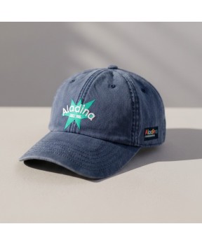 Gorra solidaria azul marino de algodón con hebilla efecto latón colección Verano 2026