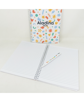 Detalle interior de libreta solidaria con 80 hojas blancas para notas y organización diaria
