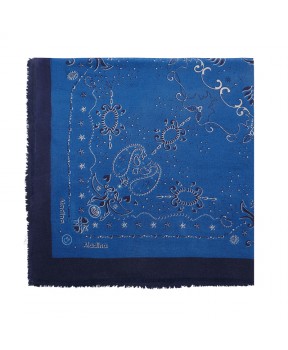 Pashmina solidaria Fundación Aladina con estampado de bandana azul y azul claro