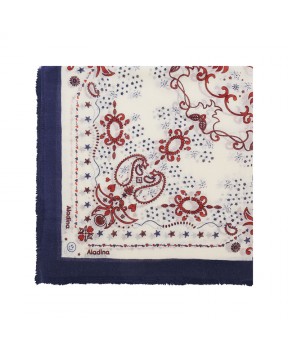 Pashmina solidaria crema con estampado de bandana y packaging Fundación Aladina